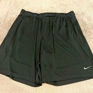 Black light weight Nike short with pockets